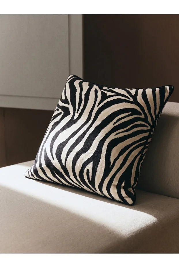 Zora Zebra 45x45 cm Kırlent Kılıfı
